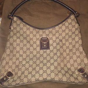 💯 Authentic Gucci Fabric Signature Handbag